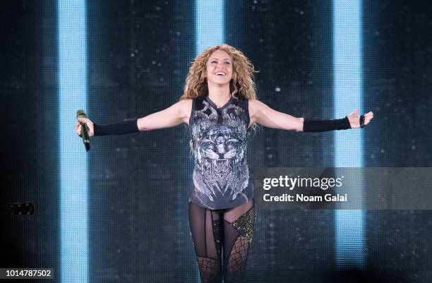 1,230 Shakira In Concert New York City Stock Photos, High-Res Pictures