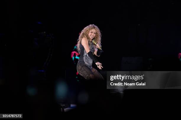 923 Shakira In Concert New York City Stock Photos, High-Res Pictures