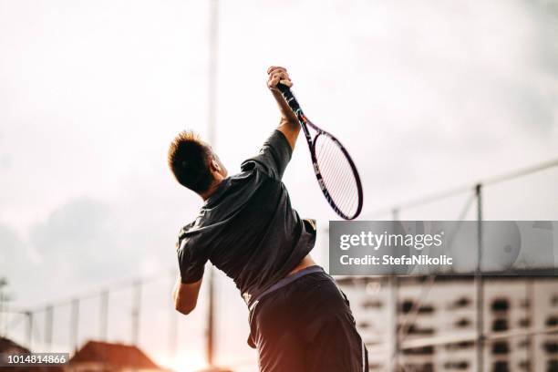 tennis ist mein lieblingssport - tennis action stock-fotos und bilder