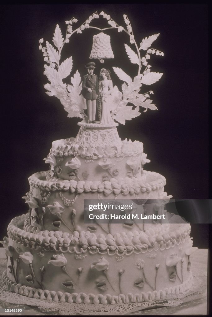 THREE TIERED WEDDING CAKE, 1940S