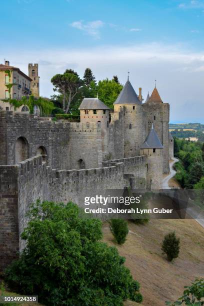 medieval walls in carcassonne, france - carcassonne imagens e fotografias de stock