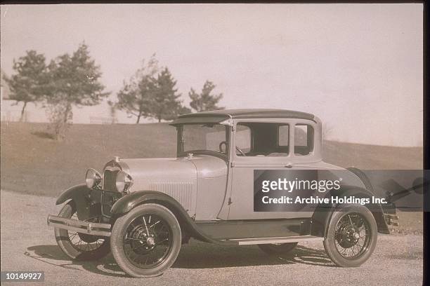 a model a ford from 1928 - fotos años 20 fotografías e imágenes de stock