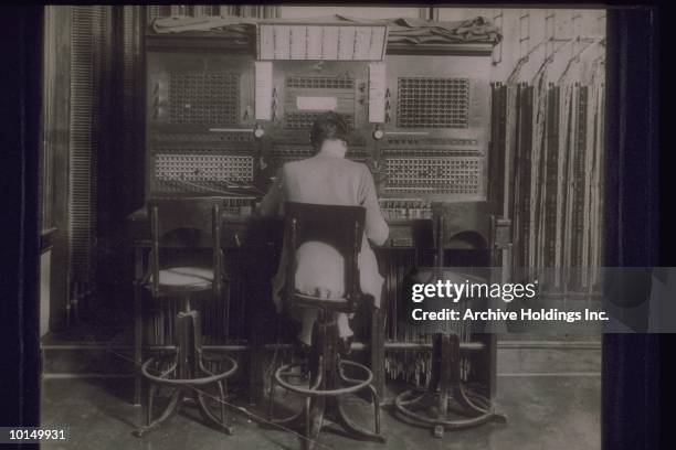 woman operates a large switchboard - telephone switchboard stockfoto's en -beelden