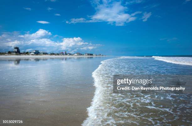 ocean wave on beach - amelia island florida stockfoto's en -beelden