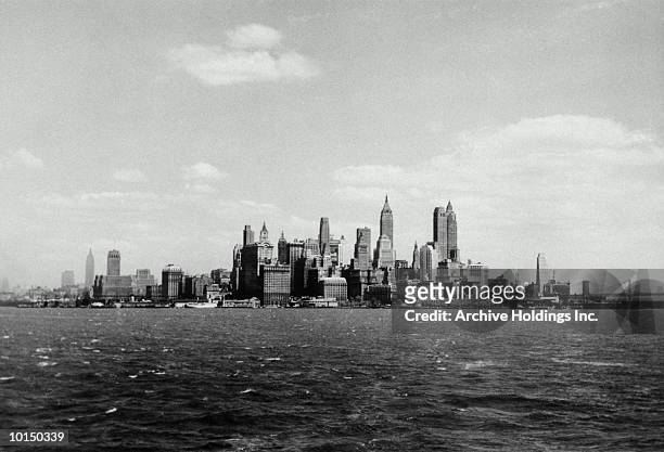 battery park, new york city, new york, 1932 - classic photos of the american skyscraper stock pictures, royalty-free photos & images