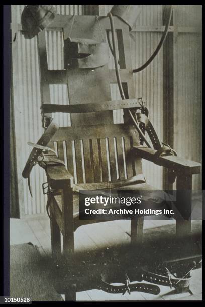 close shot of an electric chair in 1920s - electric chair 個照片及圖片檔