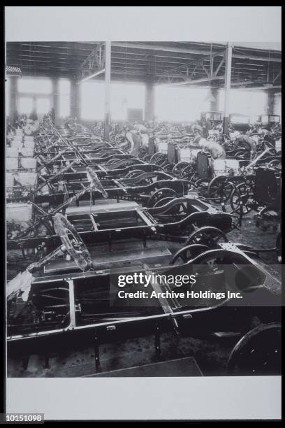 chassis paint shop, cleveland, ohio, 1900s - vintage cleveland ohio stock pictures, royalty-free photos & images