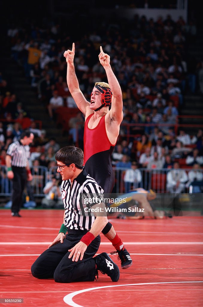 WRESTLING, YOUNG MEN