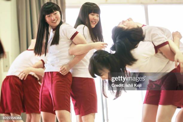 group of jr. high students making exercise in gymnastic hall - association of east asian relations and japan stock pictures, royalty-free photos & images