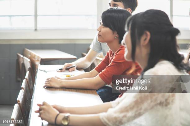 classroom scene of a japanese school - japan training session stock pictures, royalty-free photos & images