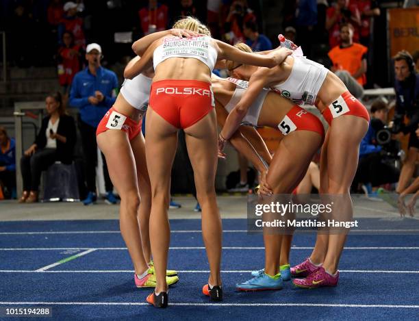 Gold medalists Malgorzata Holub-Kowalik, Iga Baumgart-Witan, Patrycja Wyciszkiewicz, and Justyna Swiety-Ersetic of Poland celebrate after the Women's...