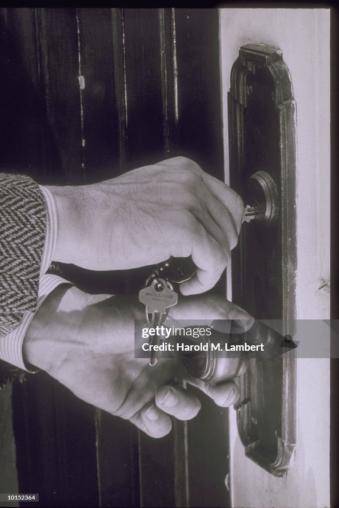 MANS HANDS UNLOCK A DOOR, 1940S