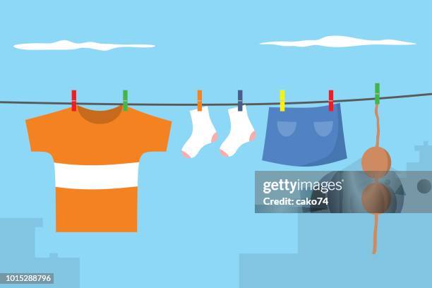 illustrazioni stock, clip art, cartoni animati e icone di tendenza di vestiti sulla linea di lavaggio - abbigliamento