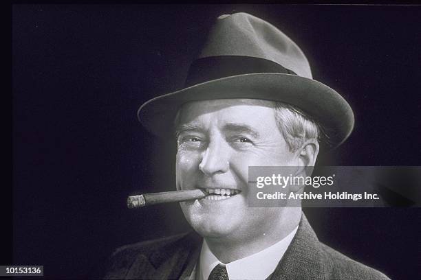 man wearing fedora, smoking cigar, 1942 - cigar photos et images de collection