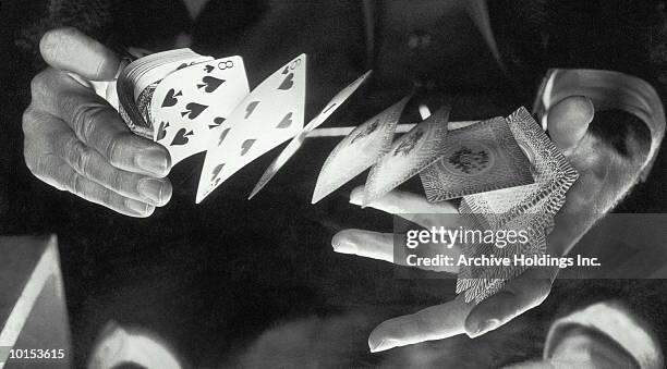 mans hands shuffle a deck of cards, 1950s - magician cards stock pictures, royalty-free photos & images