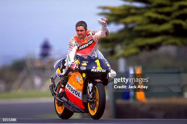 Michael Doohan of Australia salutes the crowd on the 500cc parade lap during the Australian Motorbike Grand Prix held at Phillip Island in Victoria,...