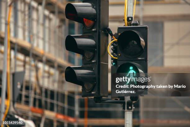 green light for pedestrians - semaforo fotografías e imágenes de stock