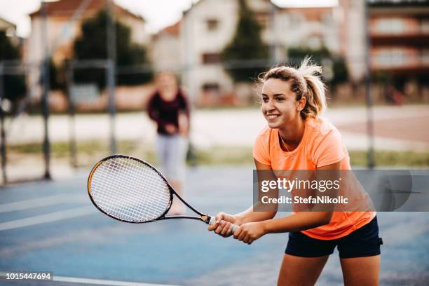 women's tennis-doppel - doubles tennis stock-fotos und bilder