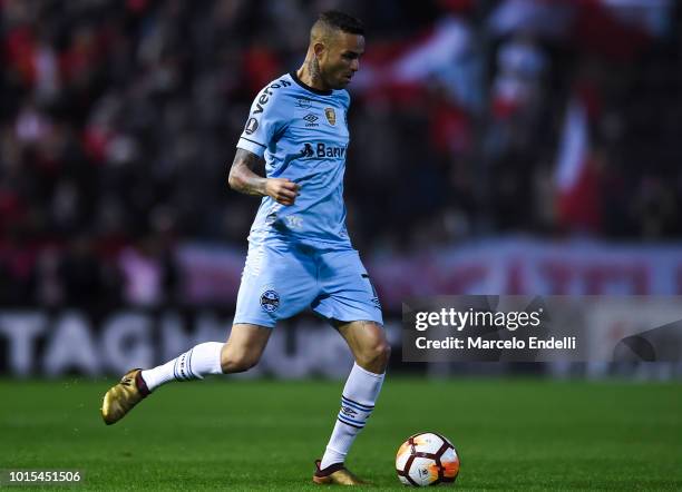 Luan of Gremio kicks the ball during a round of sixteen first leg match between Estudiantes de La Plata and Gremio as part of Copa CONMEBOL...