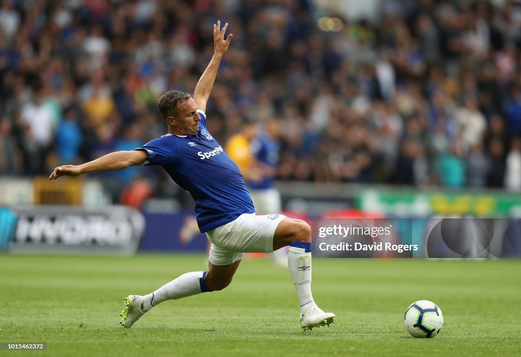 Wolverhampton Wanderers v Everton FC - Premier League