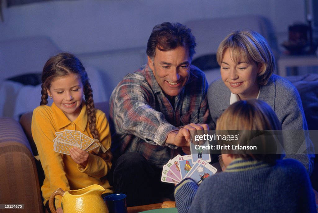 FAMILY PLAYING CARD GAME