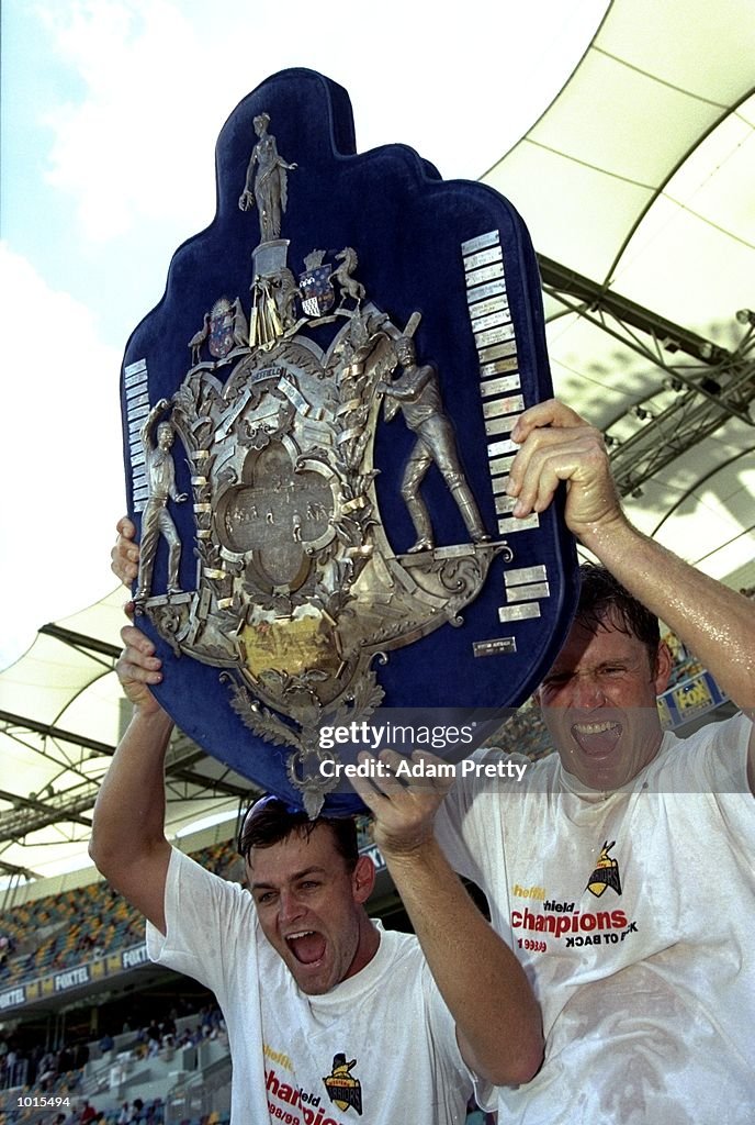 Adam Gilchrist and Tom Moody of WA