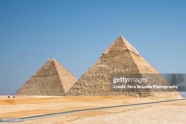 the pyramids of giza, egypt - pyramid shape stock pictures, royalty-free photos & images