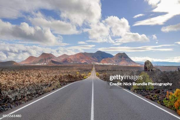 lz-67 road, lanzarote, spain - arrecife stock-fotos und bilder