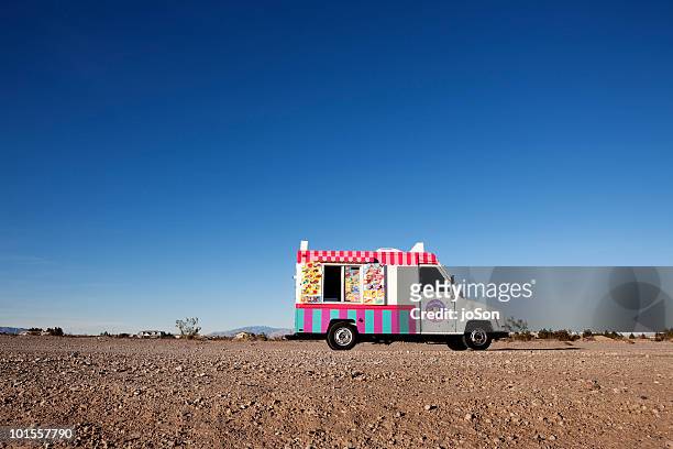 ice cream truck parked in nevada desert - food truck 個照片及圖片檔