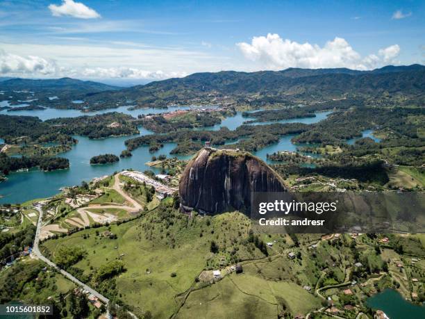 vackra skott av el peñol i guatapé i colombia - colombia bildbanksfoton och bilder