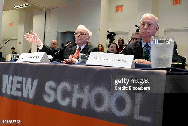 Warren Buffett, chairman and chief executive officer of Berkshire Hathaway Inc., left, and Raymond McDaniel, chairman and chief executive officer of...