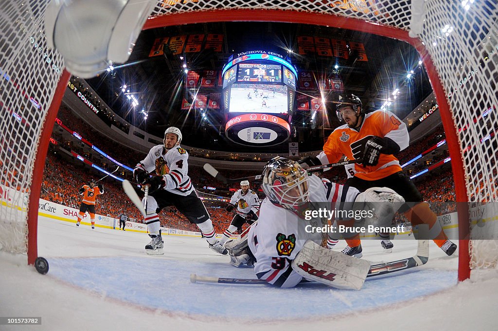 Stanley Cup Finals - Chicago Blackhawks v Philadelphia Flyers - Game Three