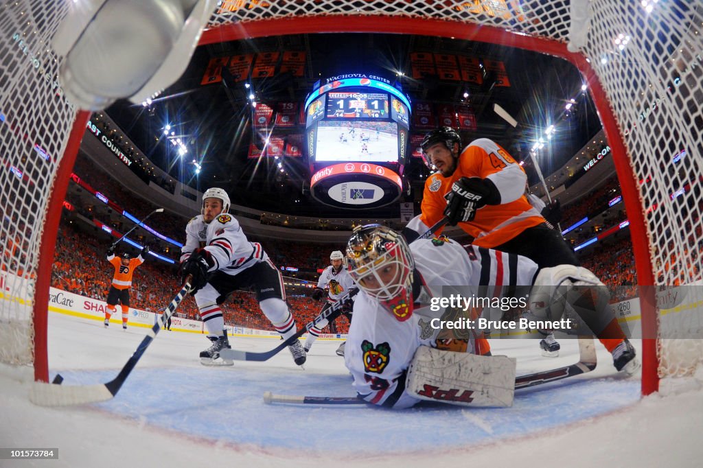 Stanley Cup Finals - Chicago Blackhawks v Philadelphia Flyers - Game Three