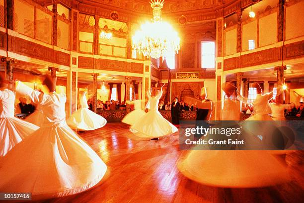 istanbul, turkey, whirling dervishes - sufismo imagens e fotografias de stock