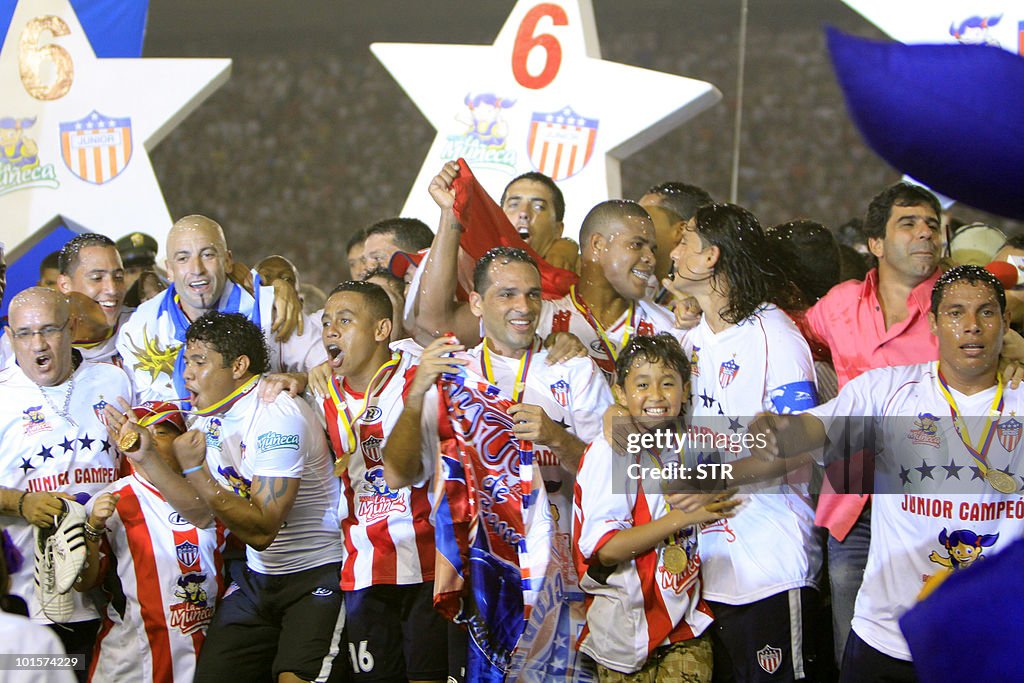 Players of Junior of Barranquilla celebr