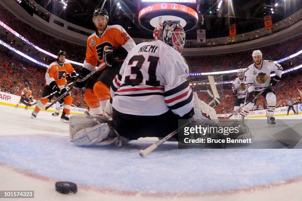 Claude Giroux of the Philadelphia Flyers scores a goal against Antti Niemi of the Chicago Blackhawks in overtime to win the game 4-3 in Game Three of...