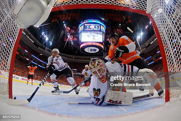 Simon Gagne of the Philadelphia Flyers celebrates the goal made by Scott Hartnell against Antti Niemi Niklas Hjalmarsson of the Chicago Blackhawks in...