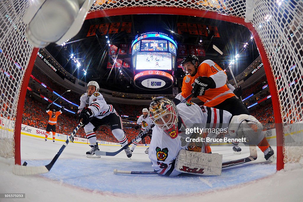 Stanley Cup Finals - Chicago Blackhawks v Philadelphia Flyers - Game Three