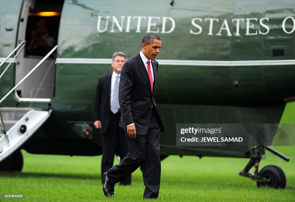 US President Barack Obama walks to Oval