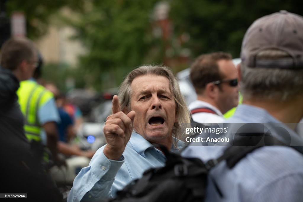 Anti-racist protesters quell the demonstration of far right in Washington