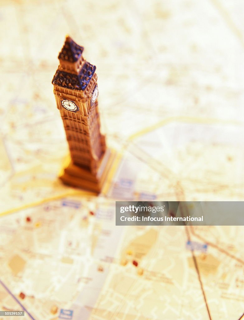 BIG BEN SOUVENIR ON MAP OF LONDON