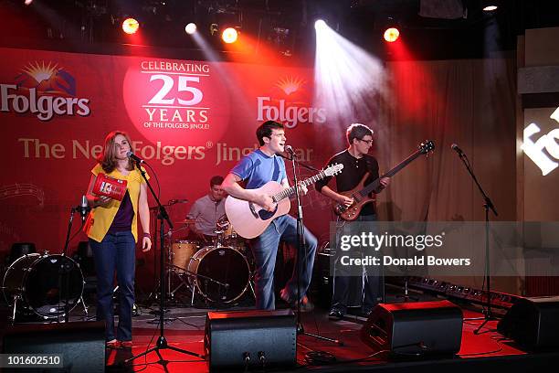 Jenny S, Dan C, Ethan T and Landon L from Missoula, Montana perform at the first "Best Part of Wakin' Up" Jingle Contest at ABC News' "Good Morning...