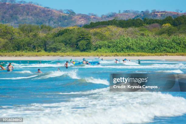 beautiful beach scenery at playa tamarindo, guanacaste - costa rica - playa tamarindo - fotografias e filmes do acervo