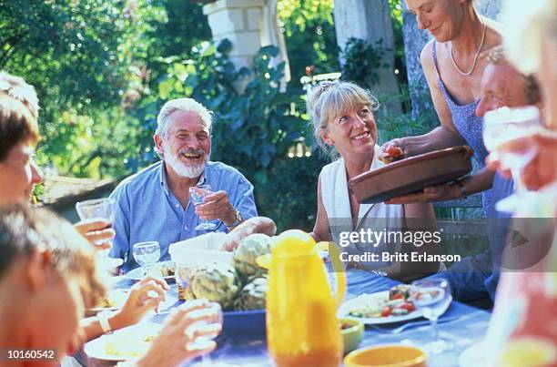 40-60 year olds eating outside at table - 63 year old female - fotografias e filmes do acervo