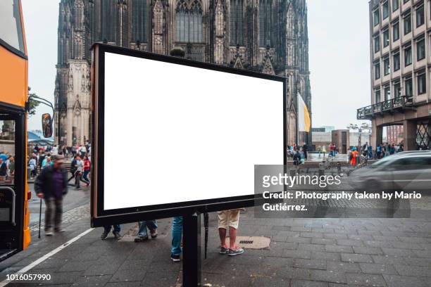 blank billboard outdoors - horizontal billboard stock pictures, royalty-free photos & images