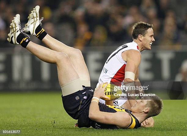 Jack Riewoldt of the Tigers marks the ball during the round 11 AFL match between the Richmond Tigers and the St Kilda Saints at Etihad Stadium on...