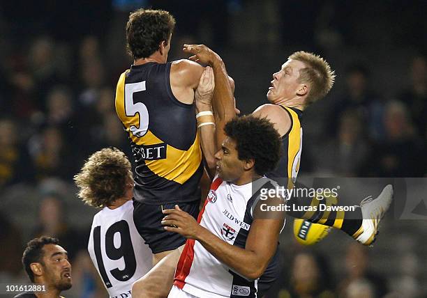Jack Riewoldt of the Tigers attempts to mark the ball during the round 11 AFL match between the Richmond Tigers and the St Kilda Saints at Etihad...