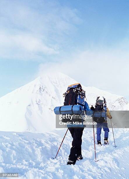 couple mountaineering in winter, big sky, montana - big sky ski resort stock pictures, royalty-free photos & images