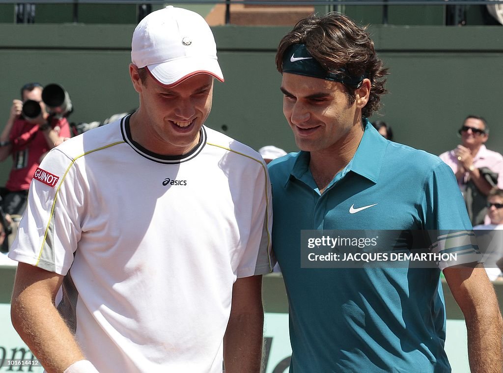 Switzerland's Roger Federer (R) talks wi