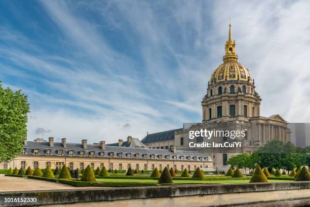 dome of invalides, paris, ile-de-france (day) - stadtviertel quartier des invalides stock-fotos und bilder